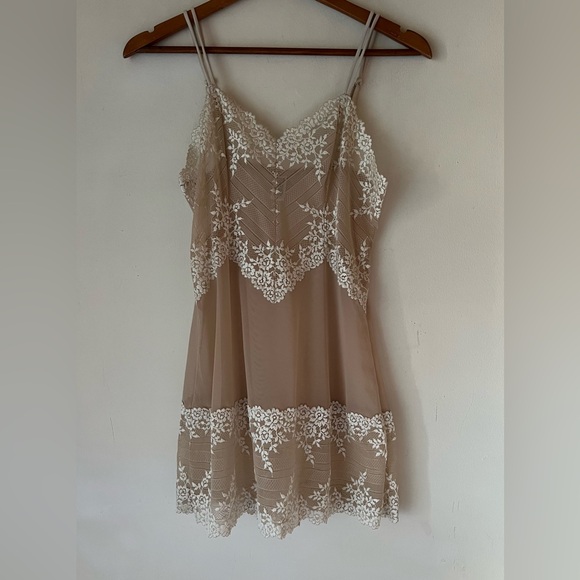 Wacoal Embrace Lace Naturally Ivory Chemise Nude size Large - Picture 4 of 11